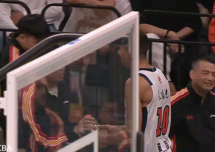 辽宁球迷别抱怨奎因赛前笑话咱们辽宁队和广东不是一个级别的了，人家确实有资本嘲讽！