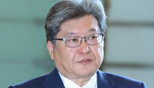 12月21日，萩生田光一的脚刚落地台北，这就不是什么“窜访”，这是在往中国的枪口