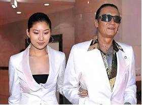相差49岁相守12年，谢贤和Coco的“忘年恋”，真相远比港剧还劲爆。 20