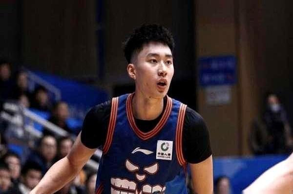 四川队正在干一件大事，主角是他们年仅20岁的后卫，段睿骐，主教练韩硕给了他无限开