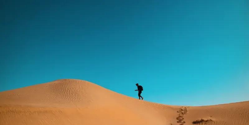 人生一世路不平到处都是坎坷坑做人一定要精明不要自己入陷阱坎坎坷坷是人生