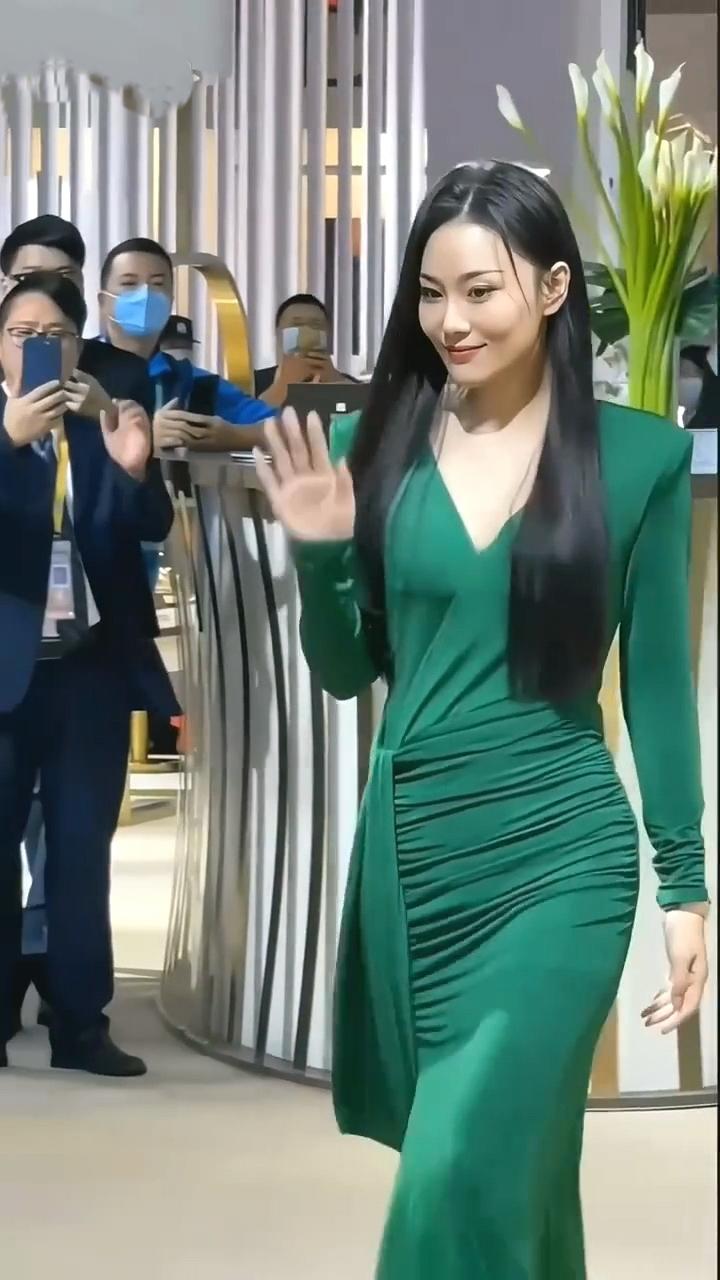 张馨予完美身材[赞][赞]娱乐身材完美丰腴美