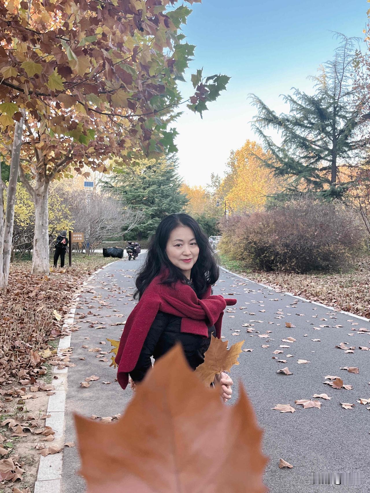 说明一个事实：男人的爱好是持续而稳定的，18岁的时候，喜欢18岁的女人，