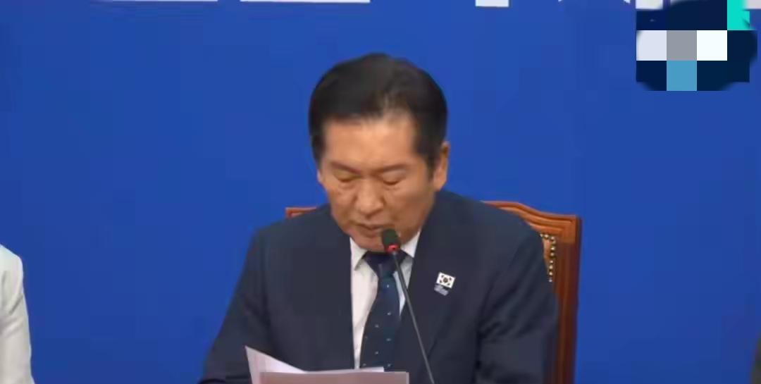 韩国共同民主党存在不和谐之声，这时候发现了郑清来和金炳基之间存在很严重地矛盾。郑