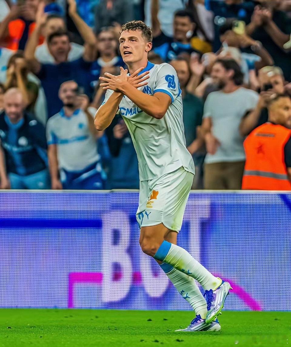 买断无望，回归路也被堵，帕瓦尔该咋办？据悉，去年夏天帕瓦尔以250万欧元租借费加