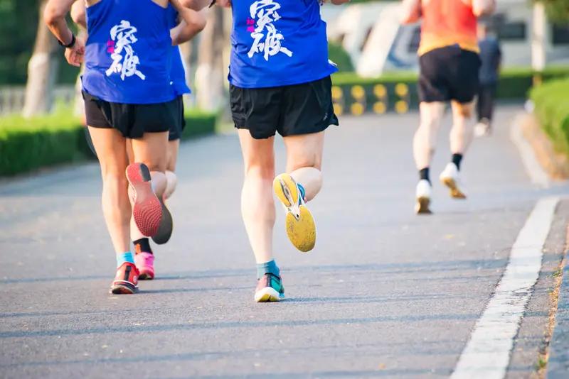 新年爱好打卡加速里程，我首推跑步。就像在2026年春节前，好多人都热衷跑步打卡发