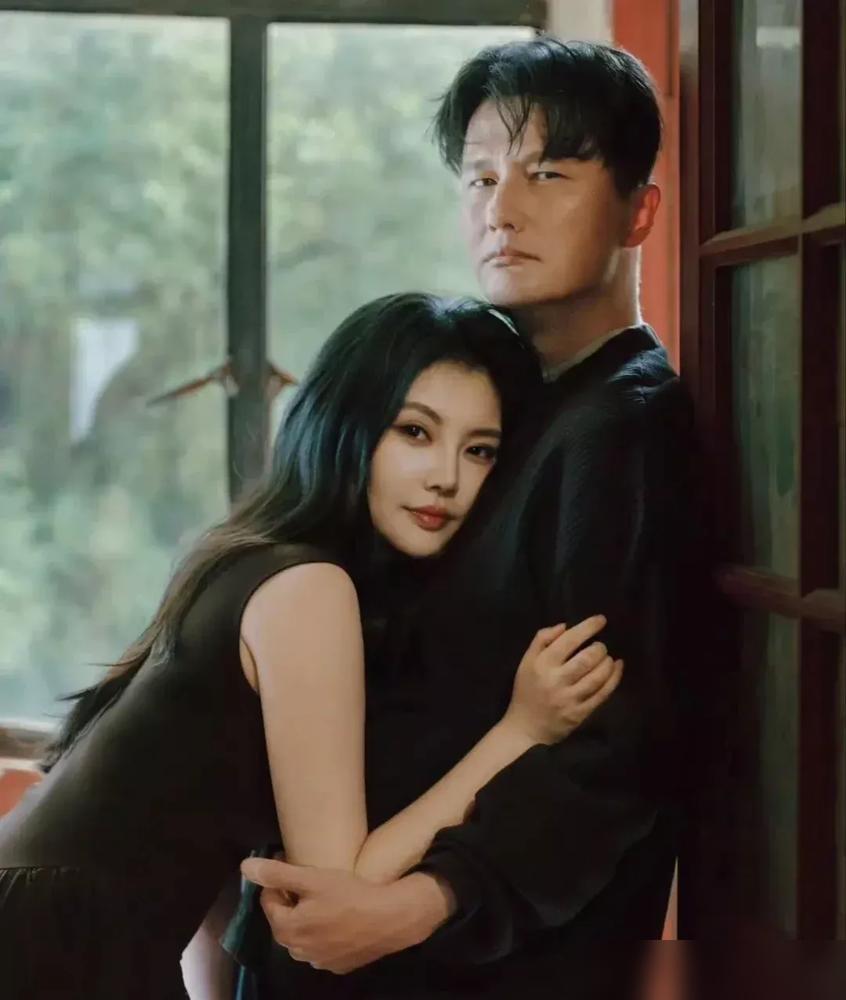 徐冬冬这波“退赛”玩得够狠，直接把娱乐圈那种排场至上的虚伪滤镜给撕碎了。2月26