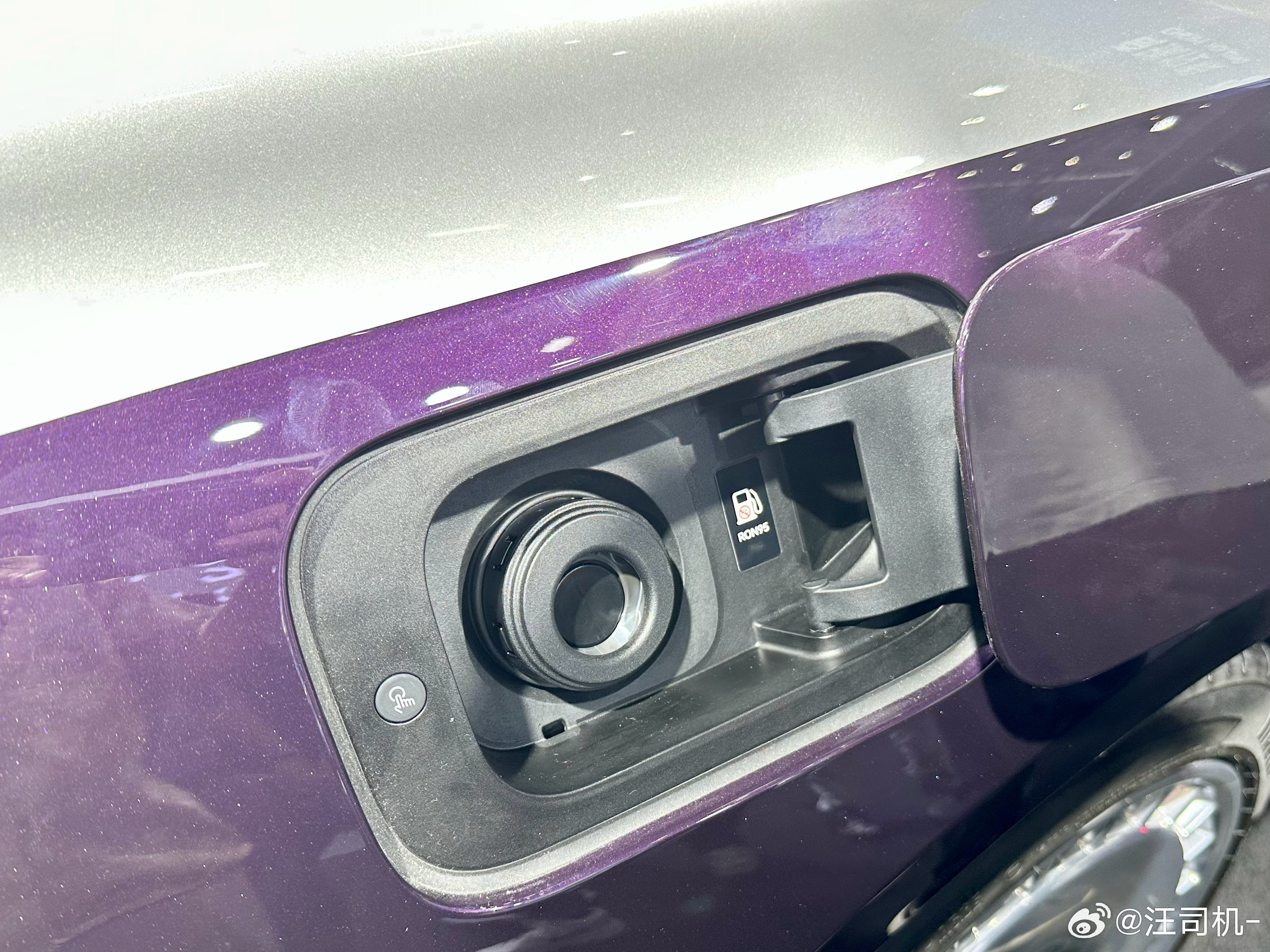 尊界S800，EasyFuel加油口​​​