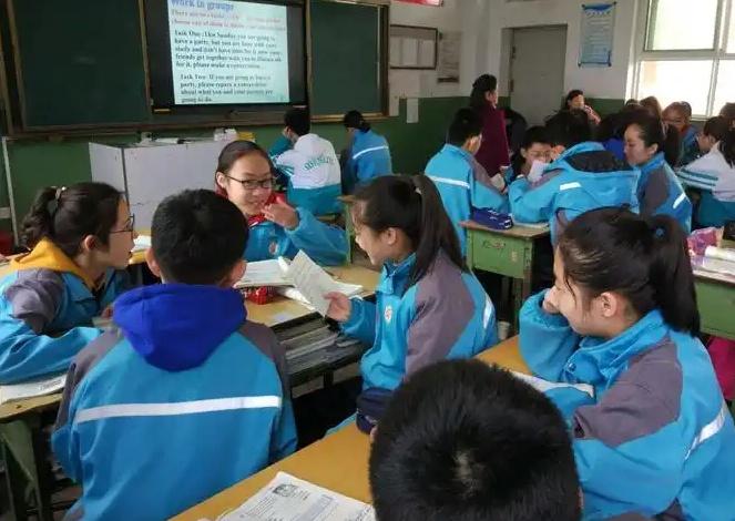 想要高中保持好成绩，初中就该开始布局了！1、英语要是不提前学，就算过得了中考