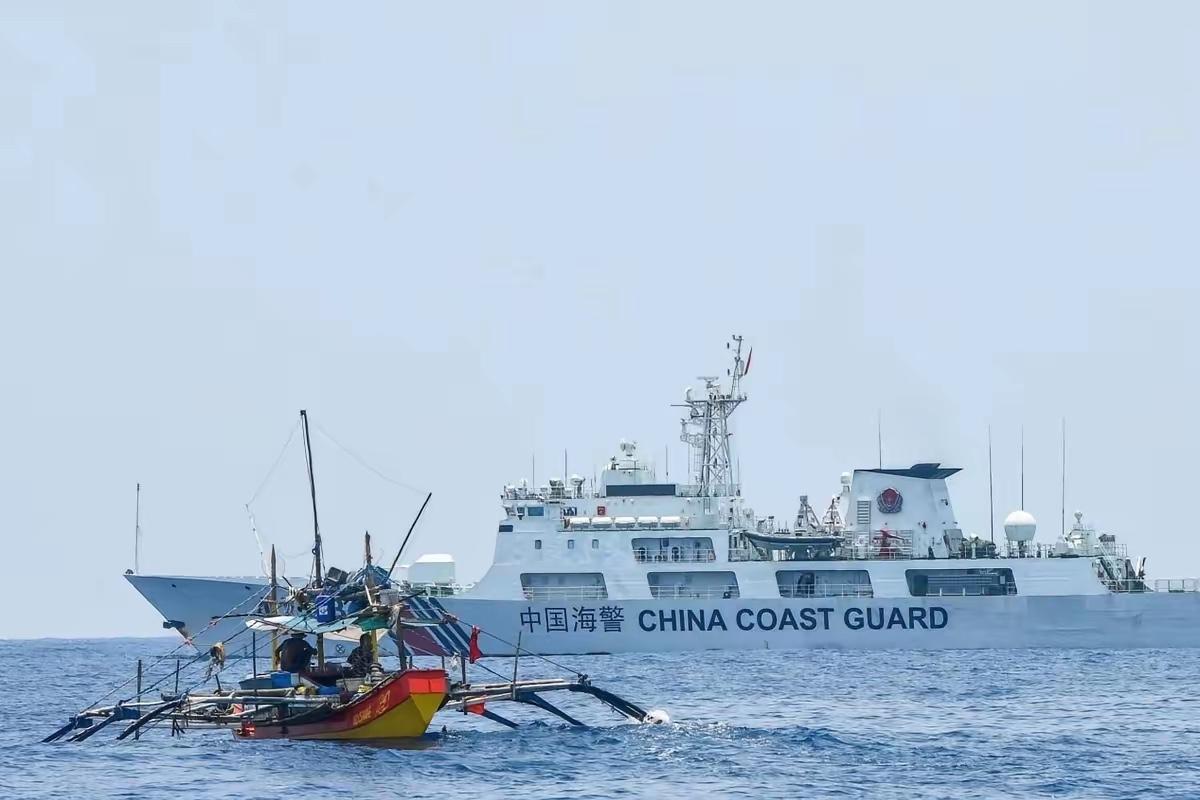 菲律宾这两天在南海的“固定剧本”，基本可以总结为三步：第一步，派飞机、派船队闯进