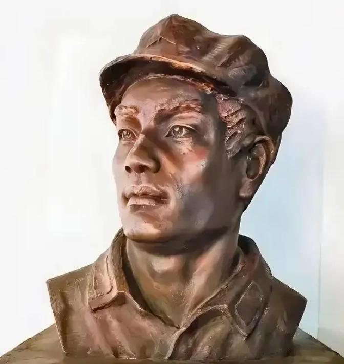 1930年冬，一个被抓进大牢的红军军委书记，没等敌人动刑，自己先开口了。特务