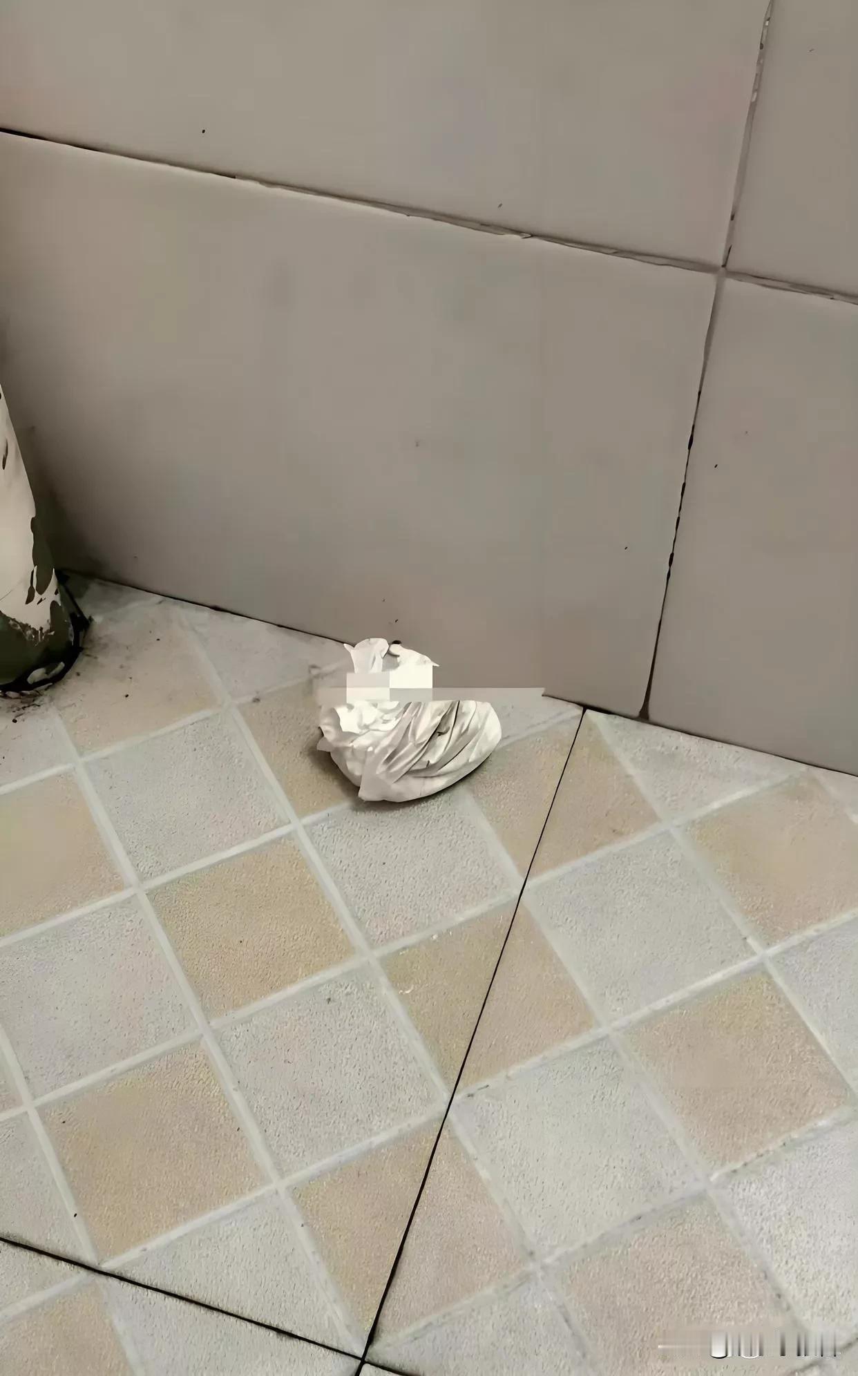 上厕所捡了个纸团，打开后给我激动坏了，这个是不是真的，带走不会有事吧？