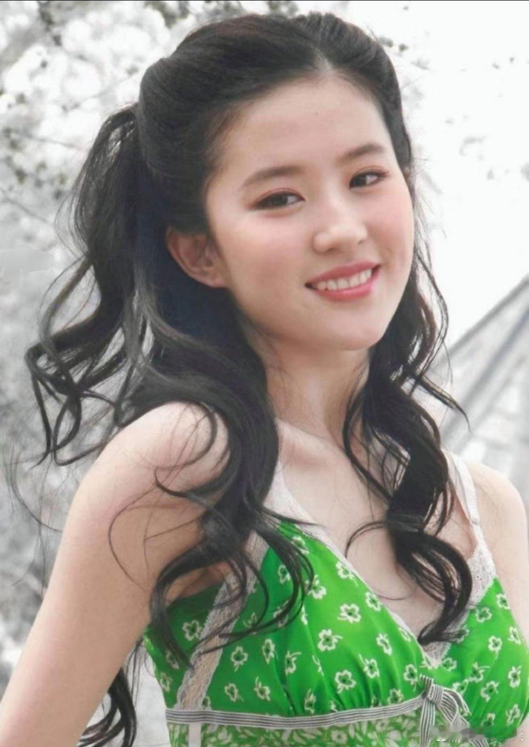 2008年的刘亦菲，没有滤镜没有修图，除了小粗腿，还凑合