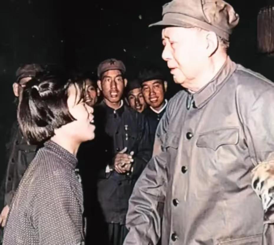 🌛1966年深秋，中南海里上演暖心一幕，伟人特意接见了焦裕禄的一家老小。一