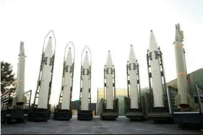 伊朗发射的弹道导弹数量越来越少。从开战第一天发射350枚弹道导弹，到第四天发射的