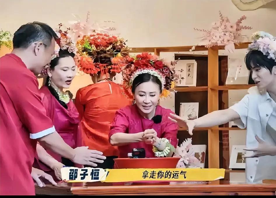 看了繁花团，我妈妈说多读书就会像刘嘉玲这样，腹有诗书气自华，还问她有40岁了吗？