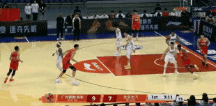 这两个大饼都没接住，徐昕还是有点软的，为什么不直接扣？可以造2+1的。说实话，