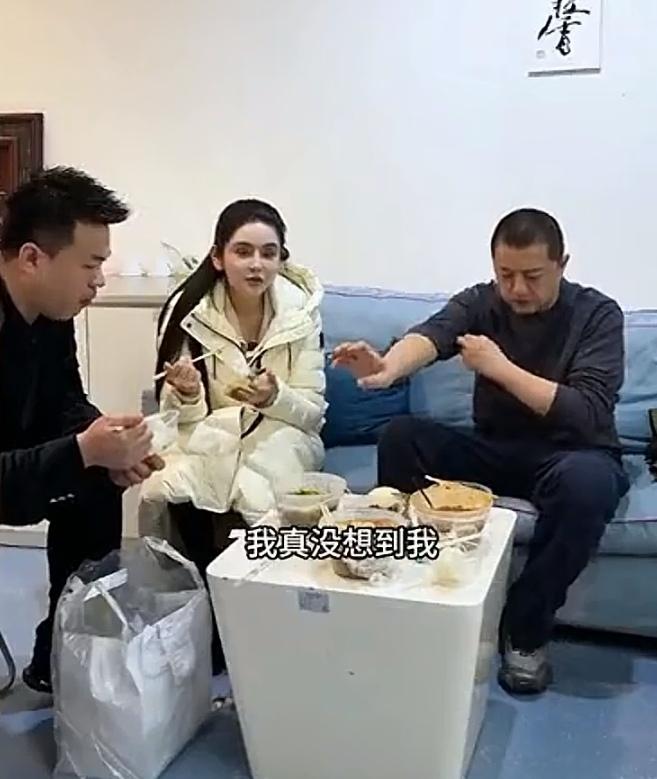 网红徐楠楠夫妇捐款500万，李亚鹏用盒饭招待！近日，网红徐楠楠来到嫣然儿童医院