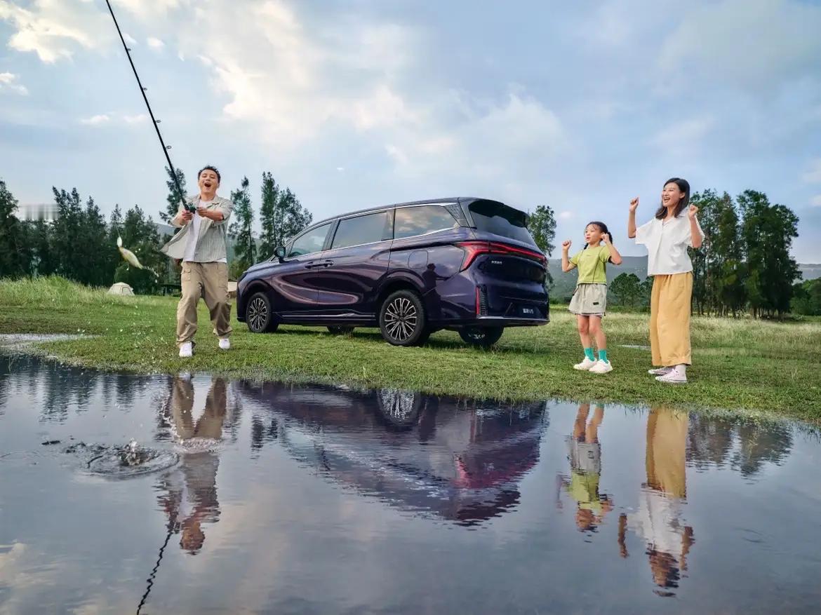 星海V9堪称20万级MPV的“性价比天花板”，补贴后14.99万起的售价，直接击