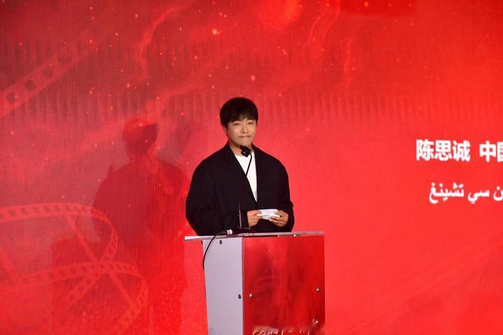 陈思诚，肥水不流外人田。作为导演、编剧和演员，陈思诚自己的导演作品，从来不客串