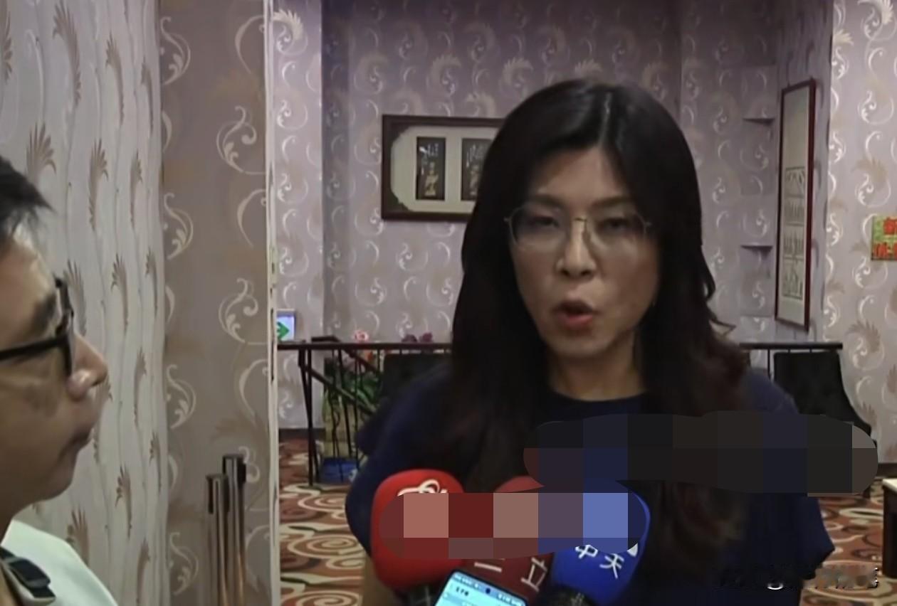郑丽文这段时间因为选情乐观，被赵少康、张亚中等人针对，但郑丽文都没有生气。这非常