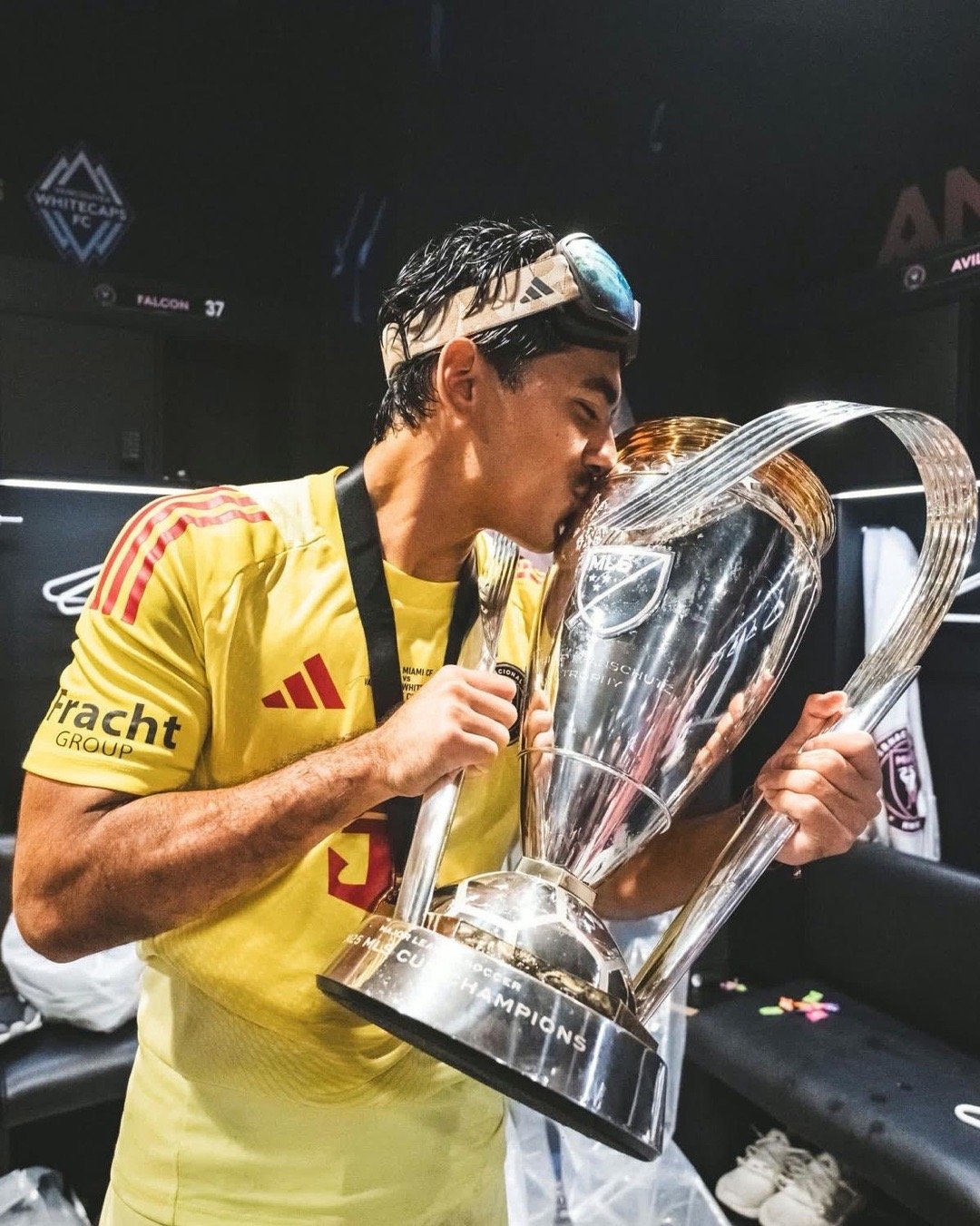 🚨💣迈阿密国际队已决定不行使购买罗科·里奥斯·诺沃的选择权。阿根廷门将诺沃共