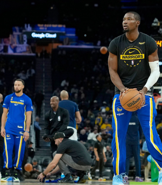 1月15日时间一到，交易冷冻期被解除的乔纳森·库明加立刻向勇士队提出了交易申请。