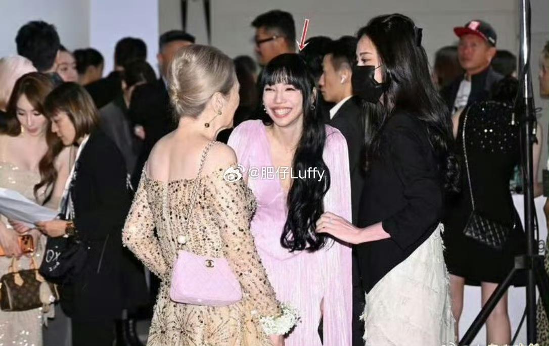 发文控诉王力宏婚内冷暴力、出轨的前妻李靓蕾，时隔3年再次出现，是在邱泽许玮甯婚礼