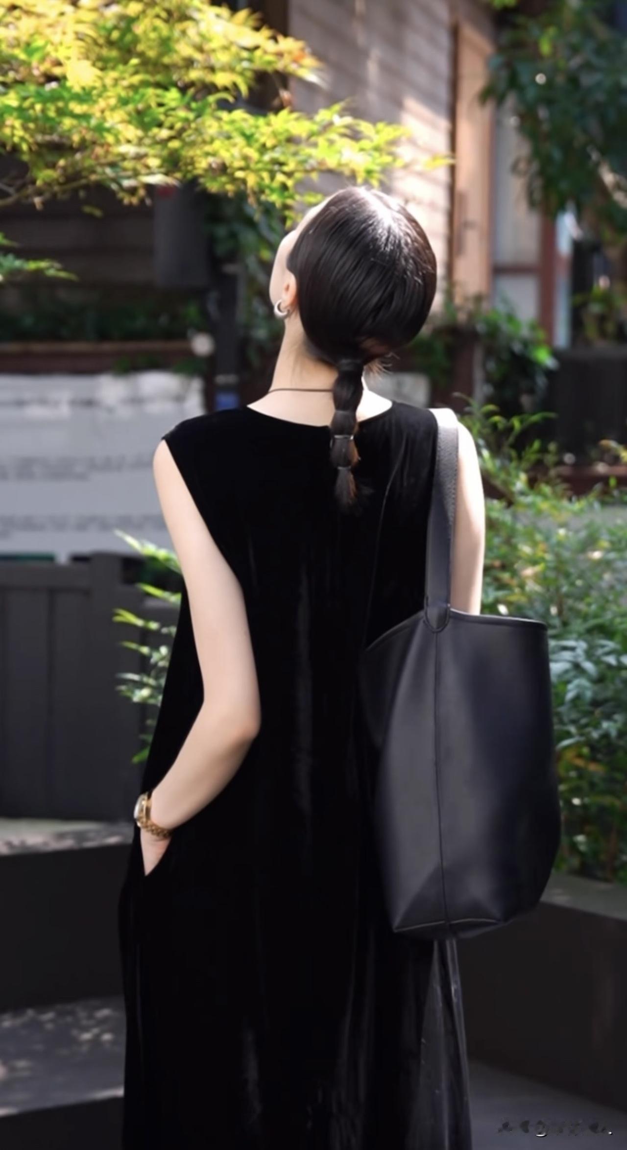 现在的人，几乎精神上都有病。如果你不信，可以去医院检查一下。在医院的精神病科