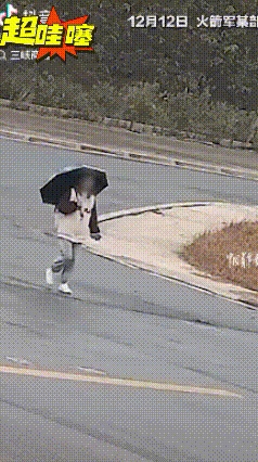 太机智了！这姑娘是真聪明，也是真信任咱解放军啊！身体刚觉得不对劲，人还没晕