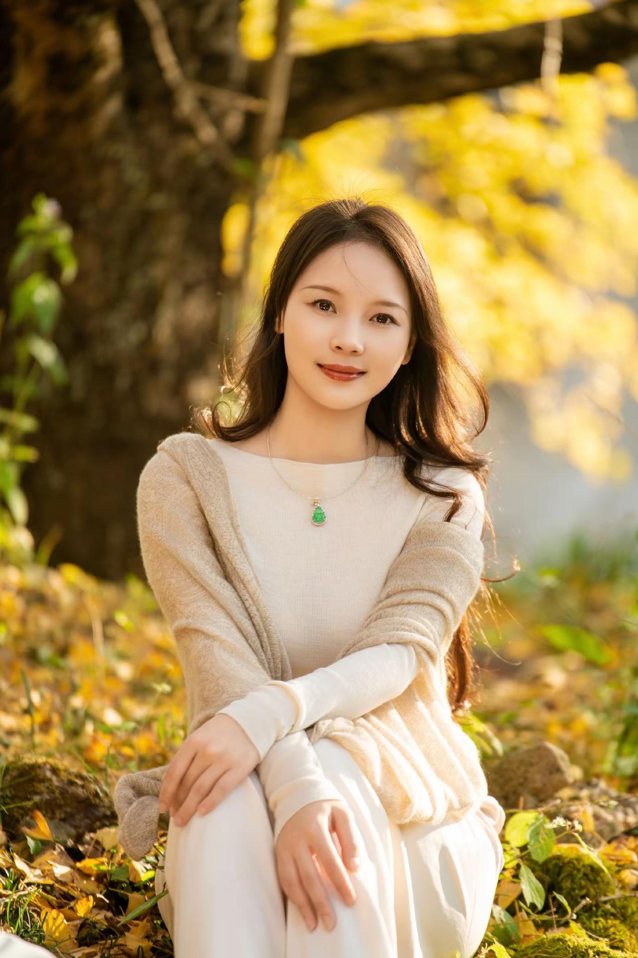 一壶清酒映星斗，半卷诗书枕秋凉。