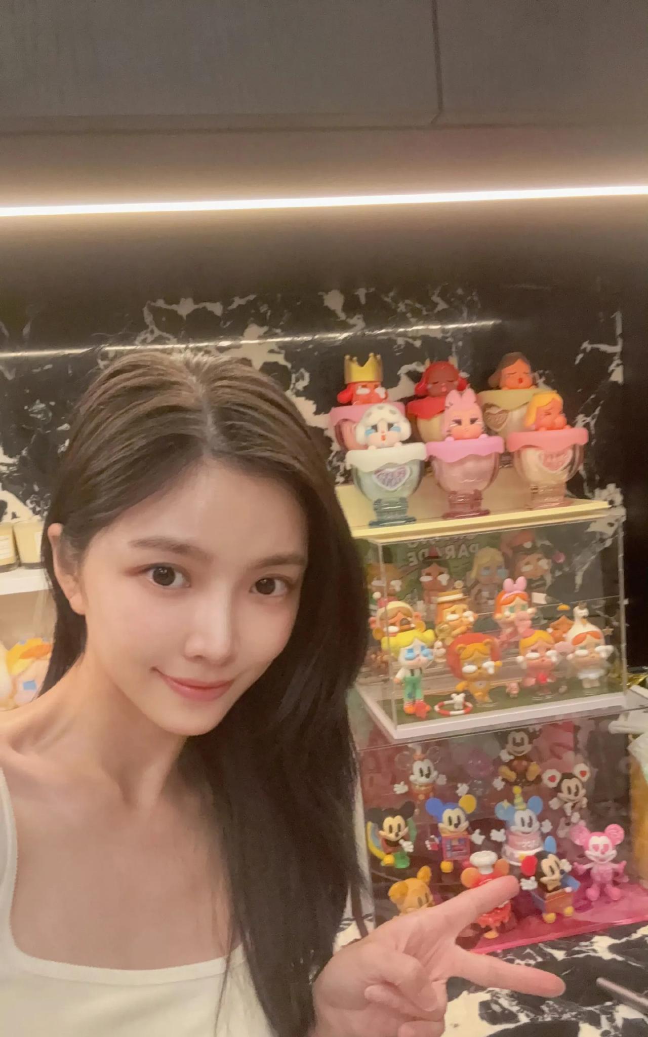 杜淳老婆王灿说自己可能买到了假的Labubu，让大家帮忙看看呢，怎么看都不对劲？