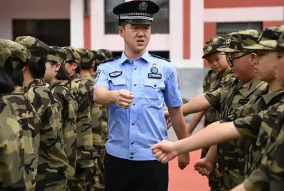 请问：公安部直属院校的教官是在编人员吗？答案：通常是公安部直属院校教官的