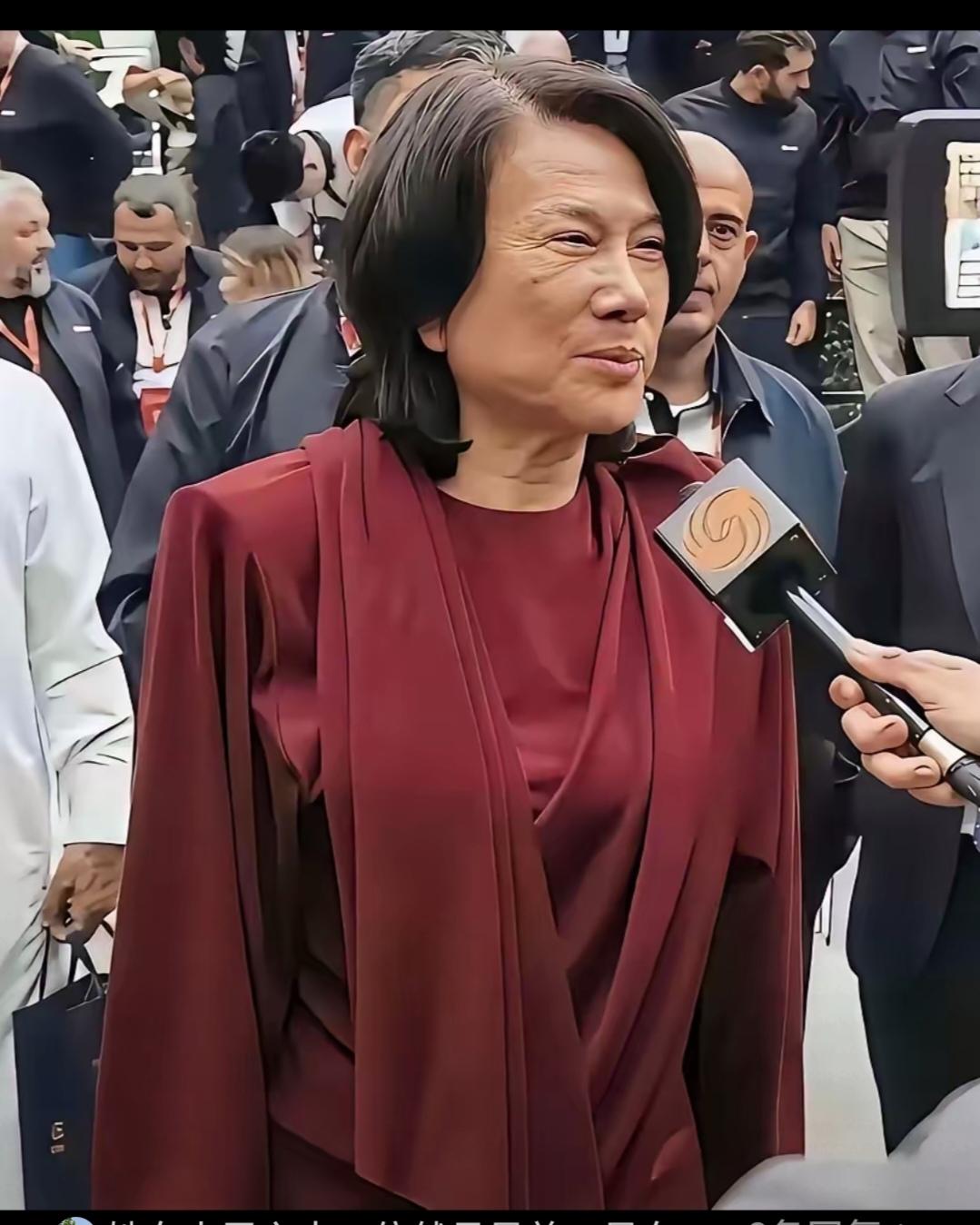 董明珠，没美颜的真实样子。