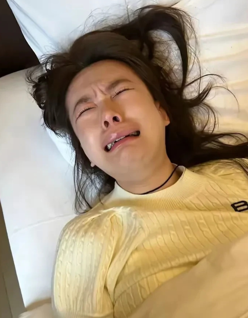 中年人的崩溃只在一瞬间，35岁的单身黄女士，昨晚在听到隔壁邻居的一些奇怪的动静后