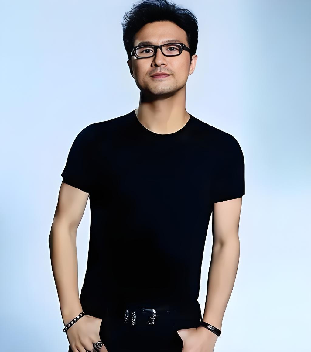 汪峰这30万抚养费，真是给所有父母上了最现实的一课：钱堆不出陪伴，更换不来抚养