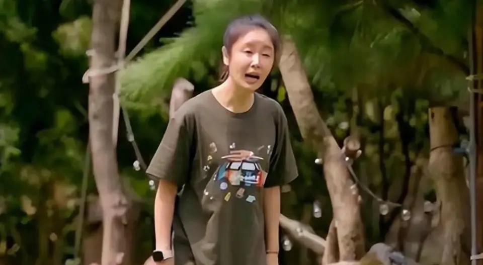 岁月是把杀猪刀！素颜的林心如已经没有了以往的少女感，平平无奇跟普通大婶没啥两样。