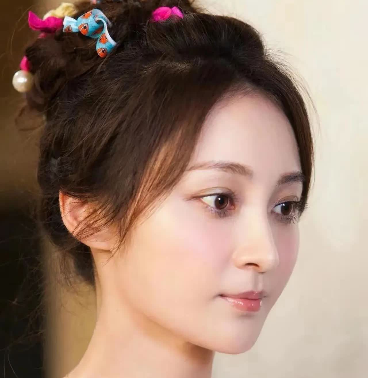 姚笛是个挺有灵气的人，想当初和文章因戏生情，应该也是真感情。虽然是第三者，为人所