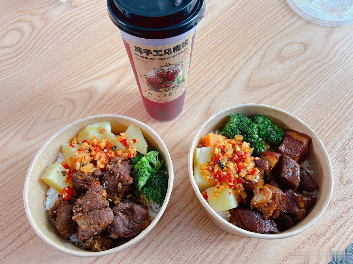 此时此刻吃货20260528。周四。四月十二。一日食朋友安利的学校门口红烧肉饭