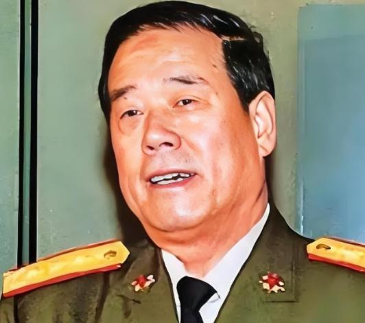 1986年，成都军区司令员傅全有来墨脱边防的军营视察，却看到军营多人身着各色便装