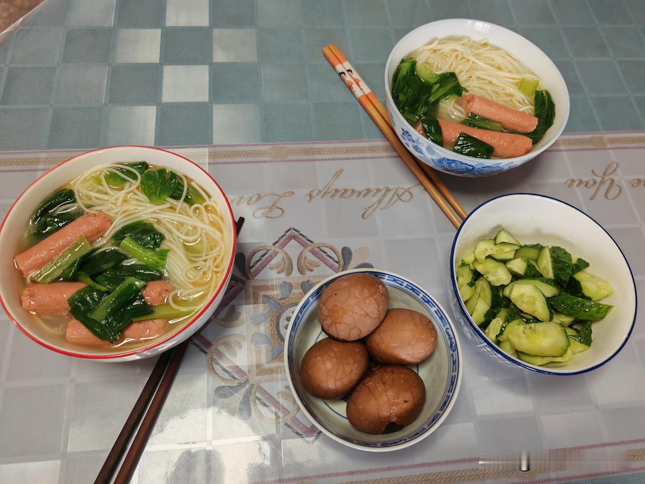 早餐分享～五点半睡醒了，玩了一会儿头条，回复好友们的信息，然后去厨房准备给婆婆