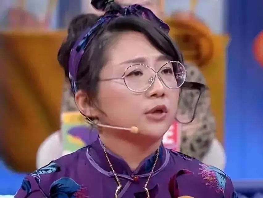 傅首尔和老刘结束婚姻后，他的境况意外的印证了李诞那句刺耳的调侃，在现代社会，不离