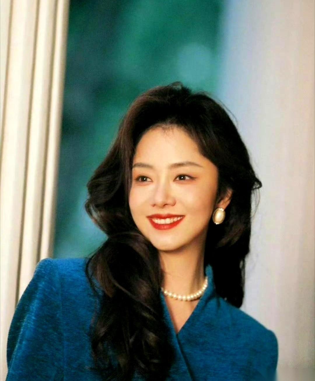 半夜刷个榜单，气得我差点把手机扔了。满屏的神仙打架里，偏偏缺了那个最让我心疼的