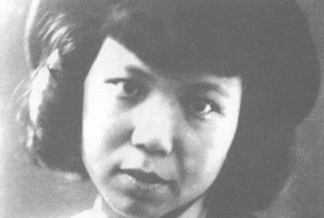 1954年，李特特刚刚生下第2个儿子，就听闻“丈夫出轨了”。不久后，丈夫不顾挽留