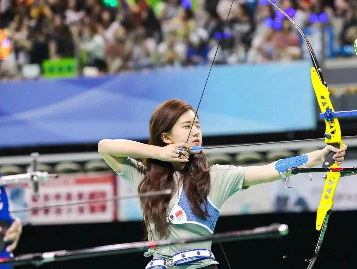 有多少人是从这个时候喜欢赵露思的身材苗条又肉肉的很漂亮又可爱还有实力赵露思