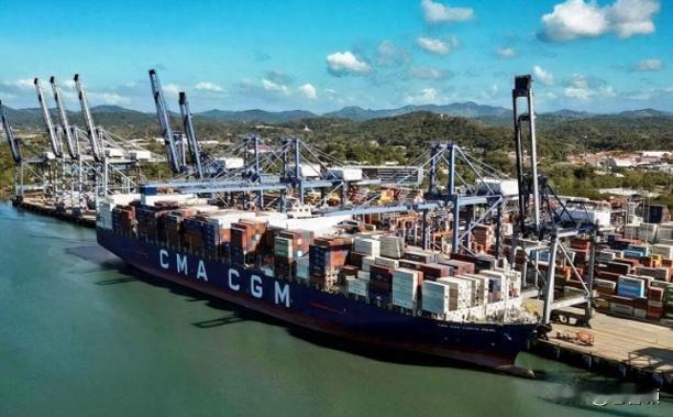 中方终于动手了！大批货轮空集装箱离开，巴拿马这下麻烦大了。三月十号，巴拿马