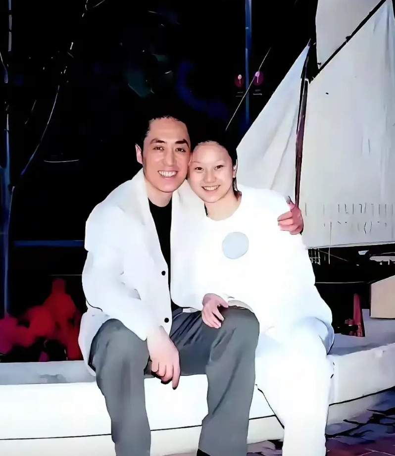 张艺谋导演和陈婷恋爱时的照片曝光。那时候的两个人刚刚认识，张艺谋49岁，陈婷只有