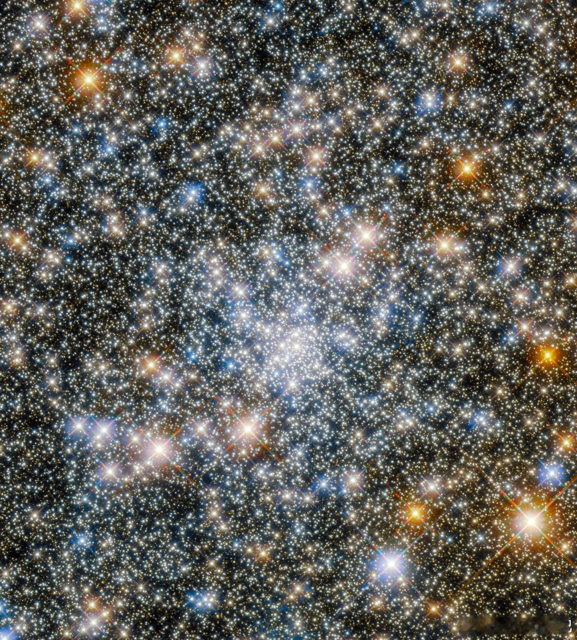 球状星团NGC6540。它位于距离地球17,000光年的射手座方向。像