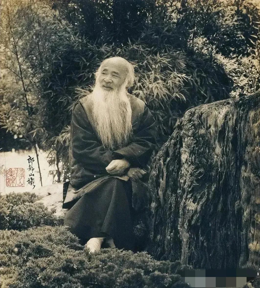 1963年的香港，张大千面对奉命前来劝他回国的女儿，忍不住厉声斥责：“穷死饿死那