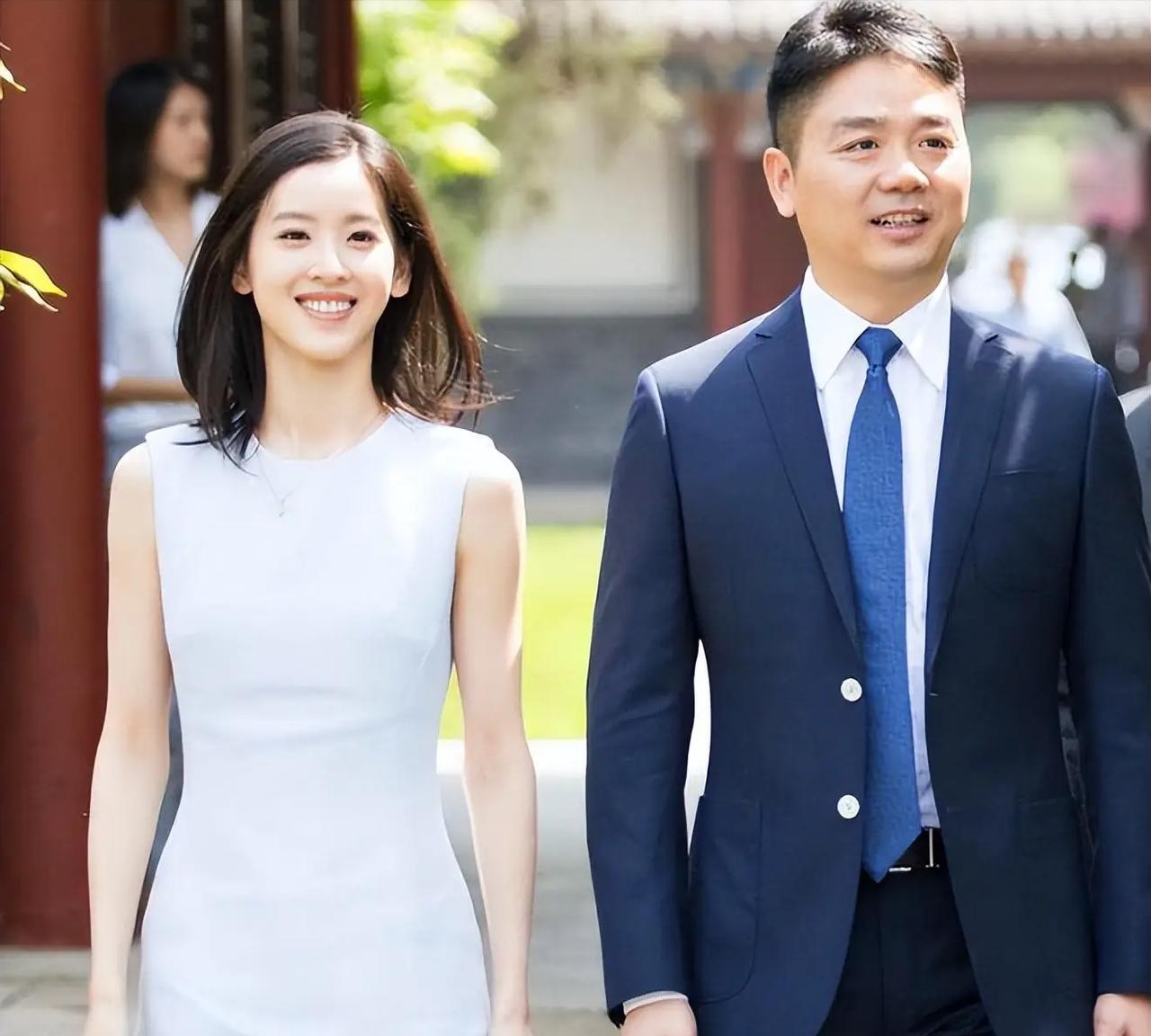 章泽天英国生活片段流出：低调融入当地社区，骑车打球两不误刘强东最近在国内搞外卖